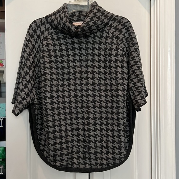 🧣☁️ Loft Outlet Houndstooth Cape ☁️🧣 - Picture 2 of 6
